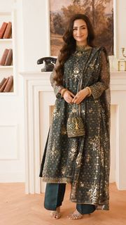 Sana Javed feet photo thumbnail