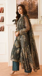 Sana Javed feet photo thumbnail