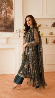 Sana Javed feet photo thumbnail