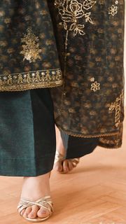 Sana Javed feet photo thumbnail