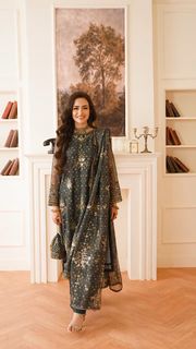 Sana Javed feet photo thumbnail