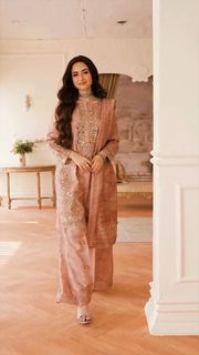 Sana Javed feet photo thumbnail