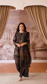 Sana Javed feet photo thumbnail