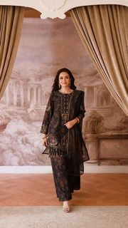 Sana Javed feet photo thumbnail