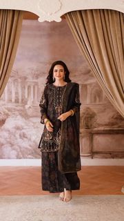 Sana Javed feet photo thumbnail