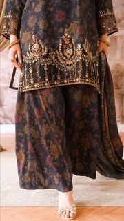 Sana Javed feet photo thumbnail