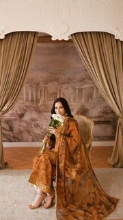 Sana Javed feet photo thumbnail