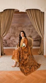 Sana Javed feet photo thumbnail