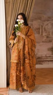 Sana Javed feet photo thumbnail