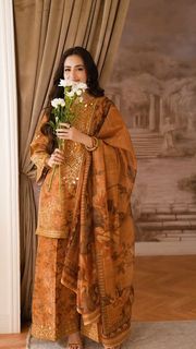 Sana Javed feet photo thumbnail