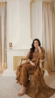 Sana Javed feet photo thumbnail