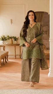 Sana Javed feet photo thumbnail