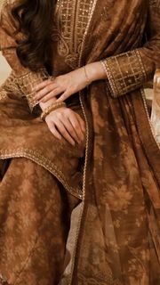 Sana Javed feet photo thumbnail