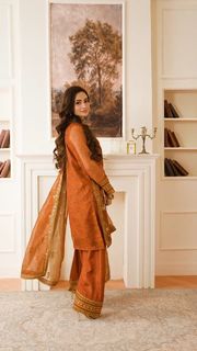 Sana Javed feet photo thumbnail