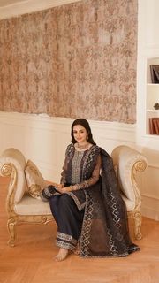 Sana Javed feet photo thumbnail