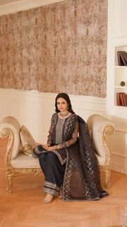 Sana Javed feet photo thumbnail