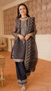 Sana Javed feet photo thumbnail