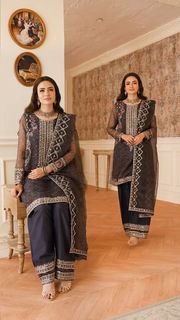 Sana Javed feet photo thumbnail