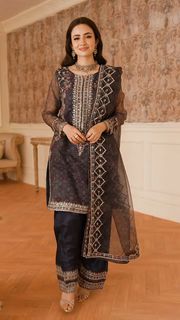 Sana Javed feet photo thumbnail