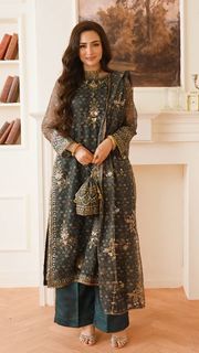 Sana Javed feet photo thumbnail