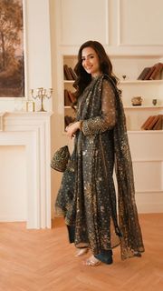 Sana Javed feet photo thumbnail