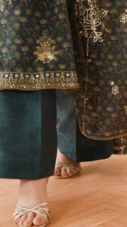 Sana Javed feet photo thumbnail