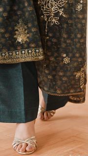 Sana Javed feet photo thumbnail