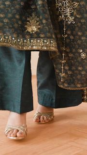 Sana Javed feet photo thumbnail