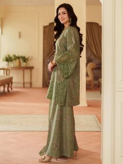 Sana Javed feet photo thumbnail