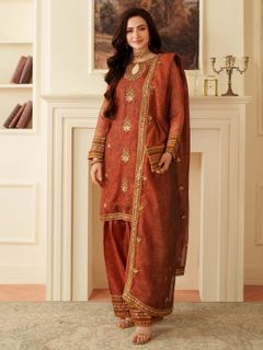 Sana Javed feet photo thumbnail