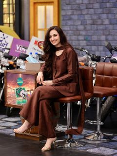 Sana Javed feet photo 8
