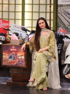 Sana Javed feet photo 7