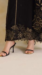 Sana Javed feet photo 16