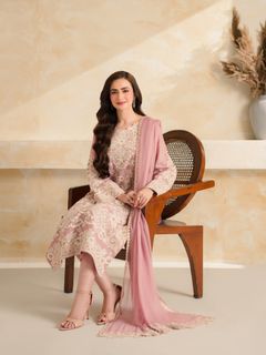 Sana Javed feet photo 11