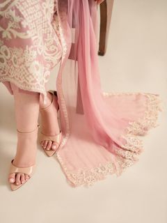Sana Javed feet photo 7