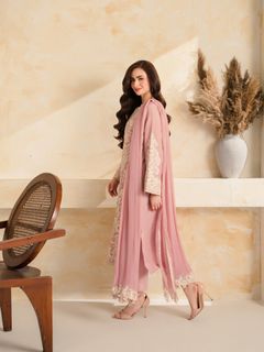 Sana Javed feet photo 5