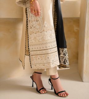 Sana Javed feet photo 9