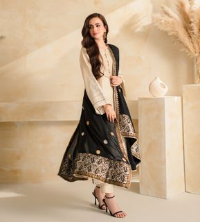 Sana Javed feet photo 8