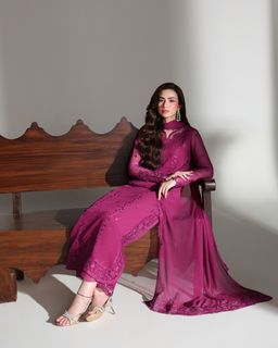 Sana Javed feet photo 4