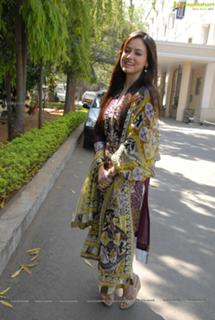 Sana Khan feet photo thumbnail