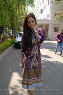 Sana Khan feet photo thumbnail