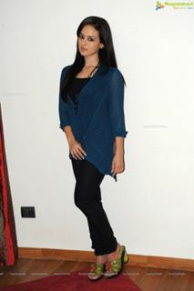 Sana Khan feet photo thumbnail