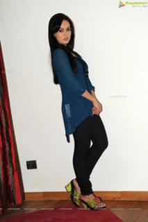 Sana Khan feet photo thumbnail