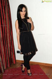 Sana Khan feet photo thumbnail