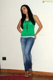 Sana Khan feet photo thumbnail