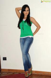Sana Khan feet photo thumbnail