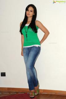 Sana Khan feet photo thumbnail