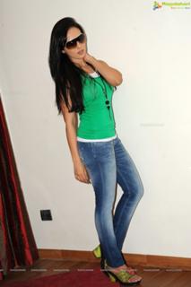 Sana Khan feet photo thumbnail