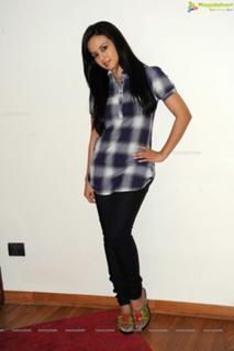 Sana Khan feet photo thumbnail