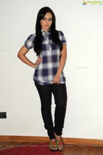 Sana Khan feet photo thumbnail